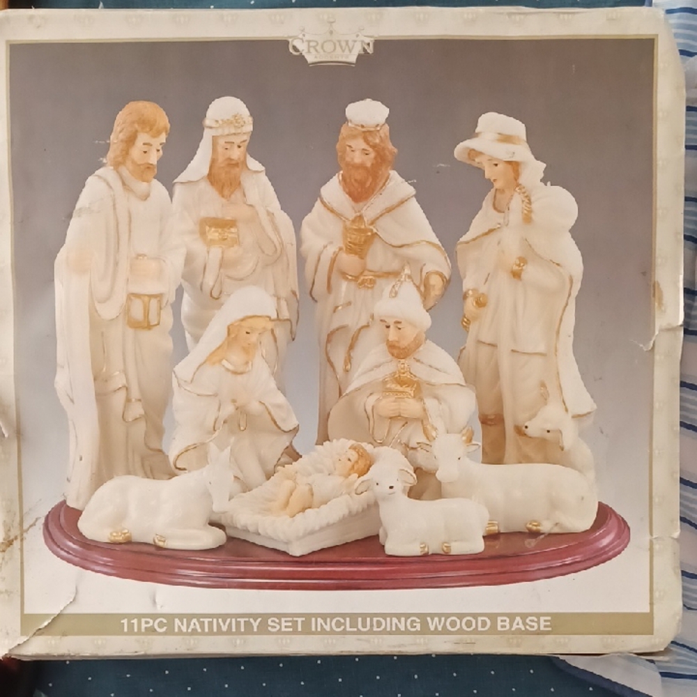 Crown Cream and Gold Nativity Set